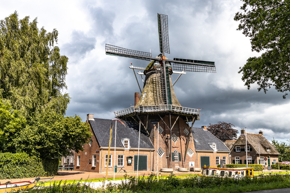 Koren- en Oliemolen “De Wachter".
