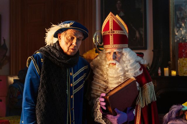 Sinterklaas praat met de Hoofdpiet