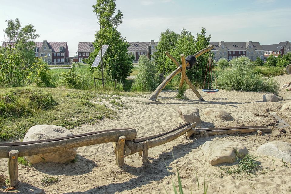 Foto van natuurspeeltuin De Vrijbuiter aan het Heemkanaal in de wijk Oosterheem in Zoetermeer.