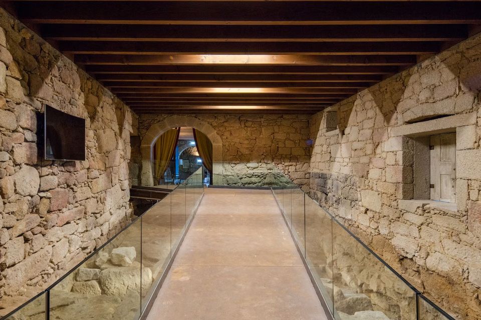 Historische ruimte binnen het hotel Paço de Vitorino