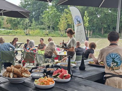 Geniet op het terras bij de Oostvaarders van een zomerse barbecue