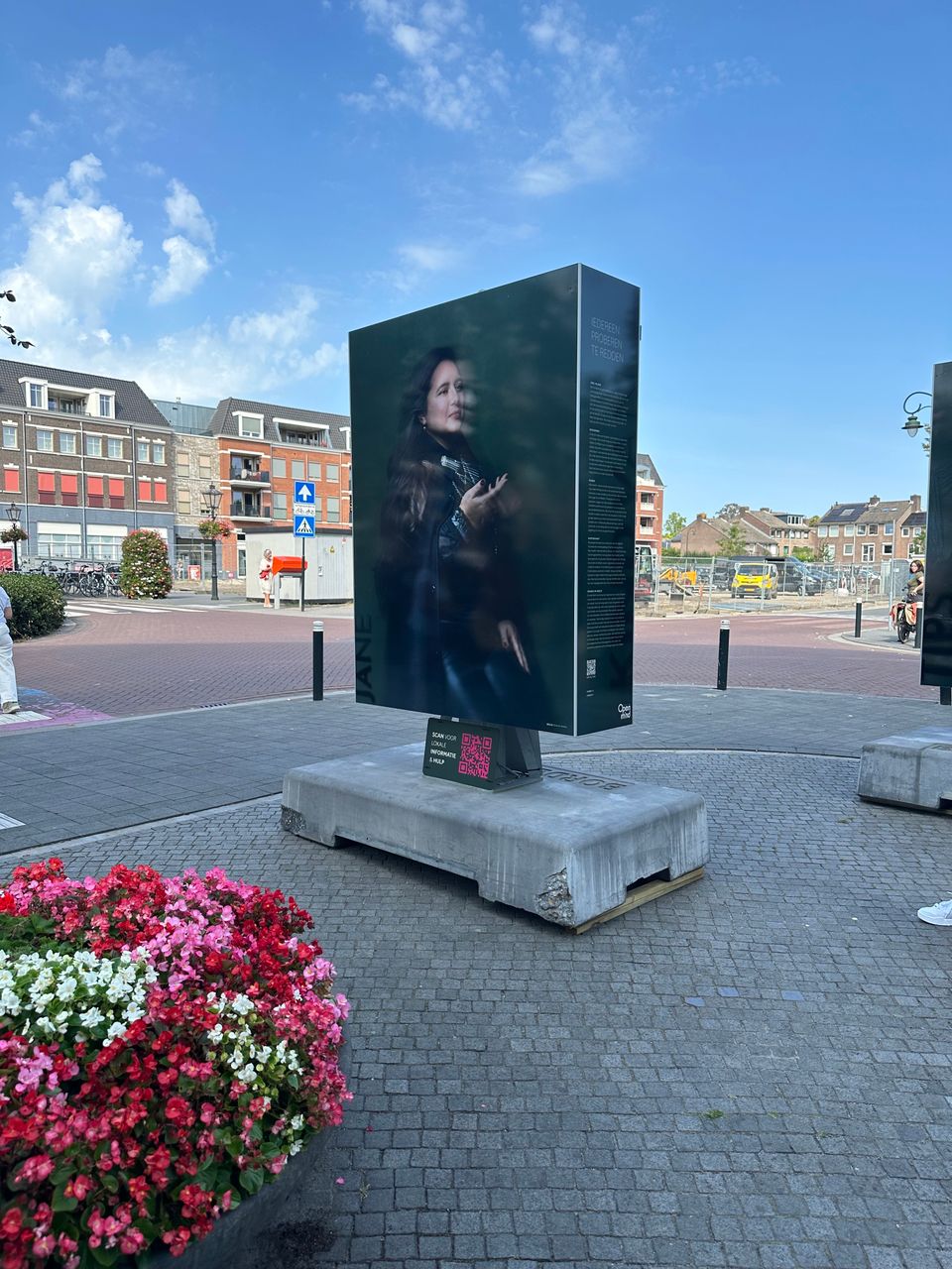 Buitenexpositie KIND VAN aan de Raadhuisstraat in het centrum van Vught