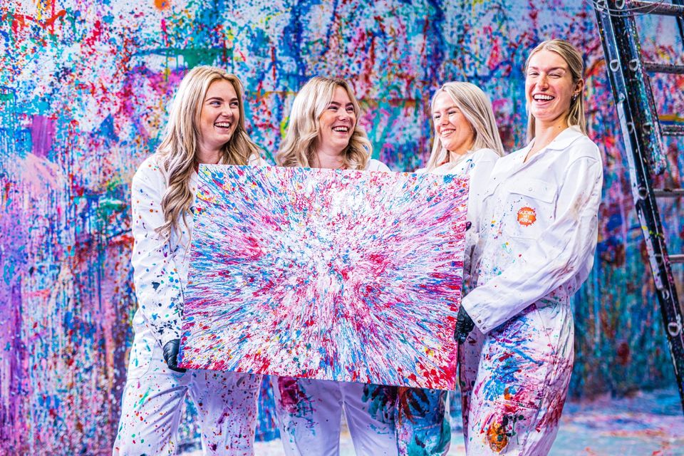 Een groeps of teamuitje bij de Fabriek, waarbij men kan schilderen door verf te gooien