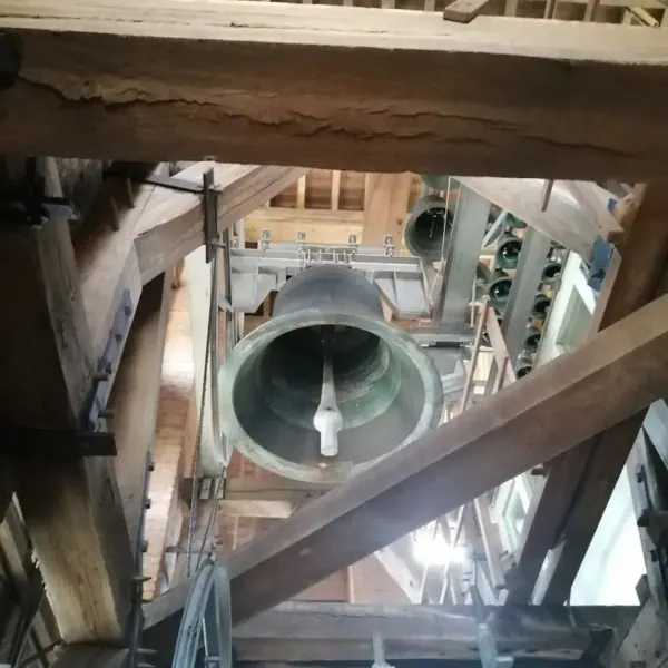 een klok in de beiaard