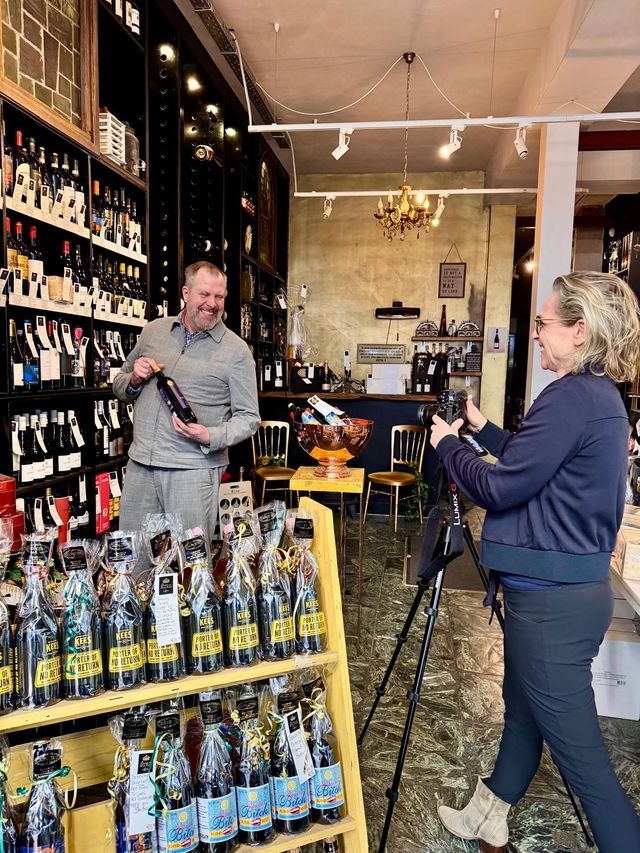 Filmen in Stadsslijterij Erns van Waarden