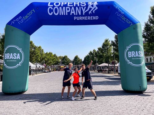 Mensen die bij de start staan van de Markstadwalk