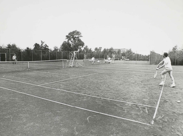 De tennisbanen bij De Schutskamp. 