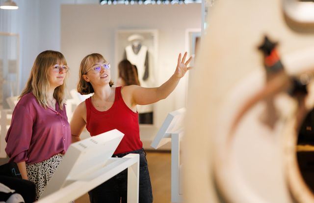 Studenten bezoeken Rijksmuseum Boerhaave.