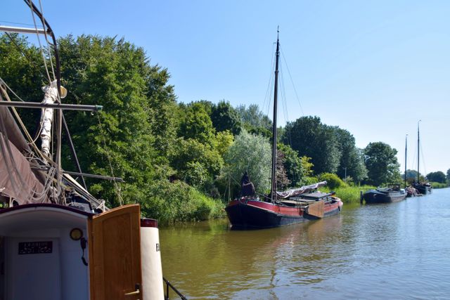 Bootjes op havenkanaal