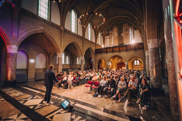 De kapel van Bovendonk biedt een bijzondere en sfeervolle setting voor evenementen, van ceremonies tot bijeenkomsten, in een unieke historische omgeving.
