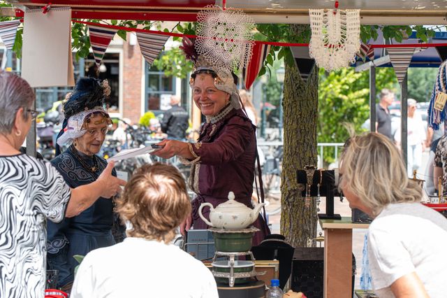 Een markt tijdens de Volendammerdagen 2025