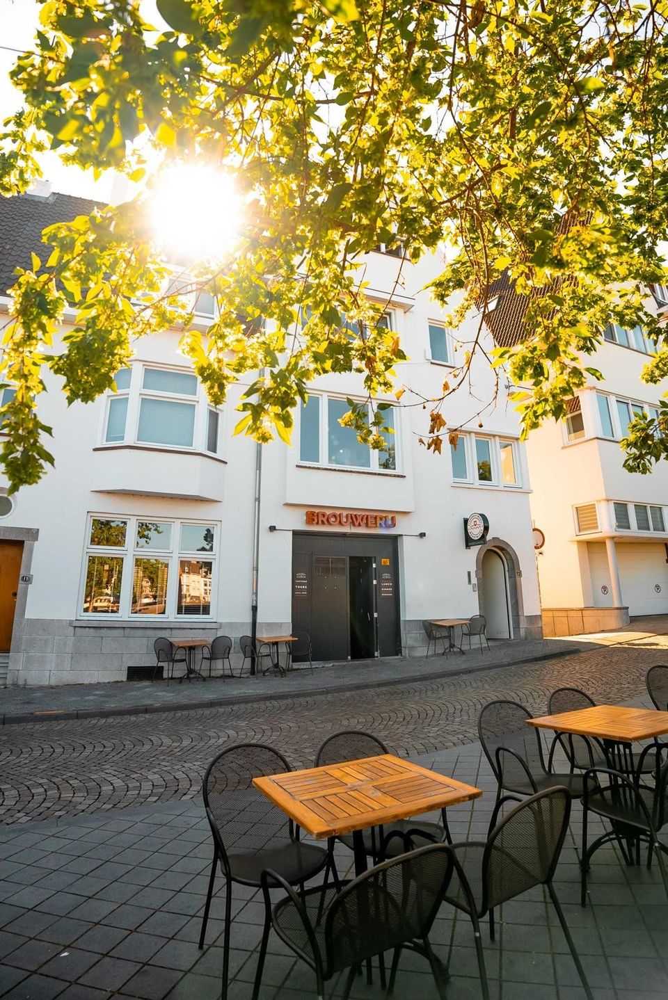 Stadsbrouwerij Maastricht terras leeg zon