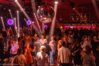 Mensen in actie op de dansvloer