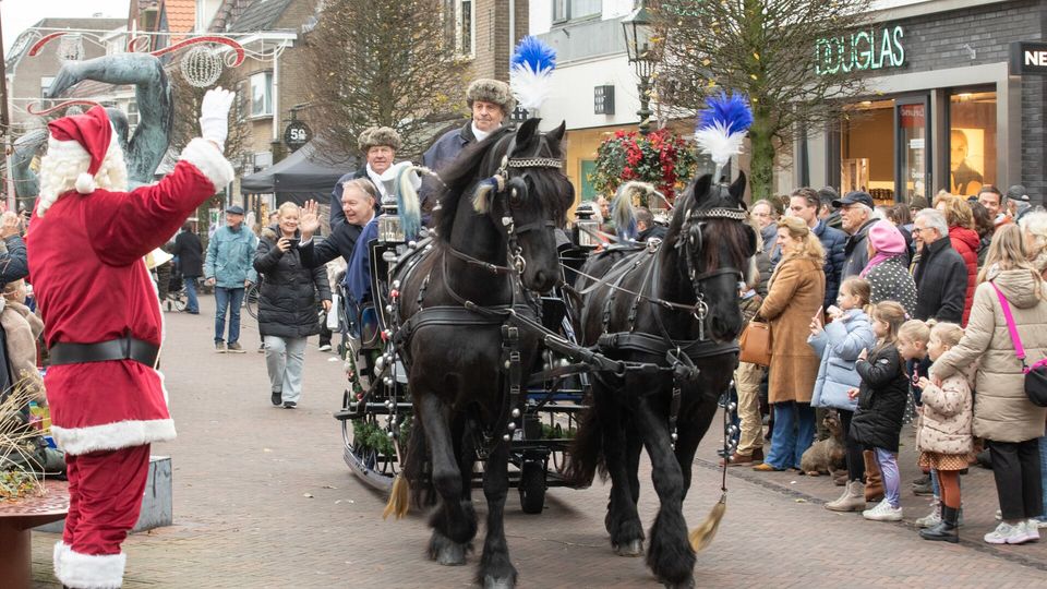 Koets met paarden tijdens het Notenkrakerfestival in Baarn