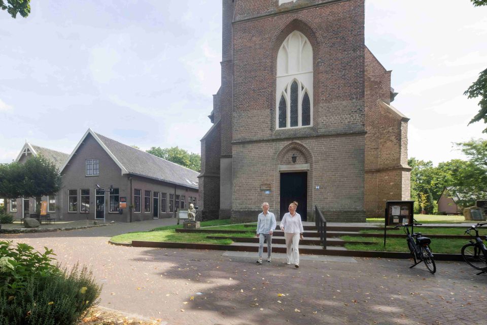 Ruinen, voor de Mariakerk