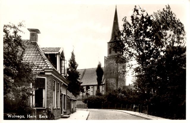 Kerkstraat met zicht op de Kerk op de Hoogte