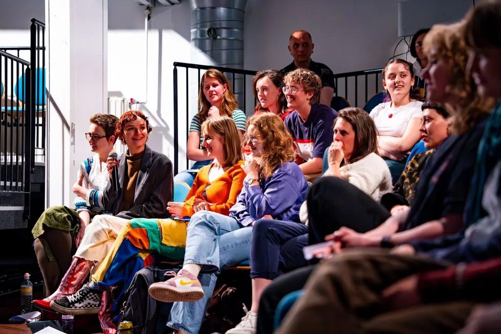 Boekpresentatie: A Queer Feedback Handbook. Experiments in Otherwise Arts Education.