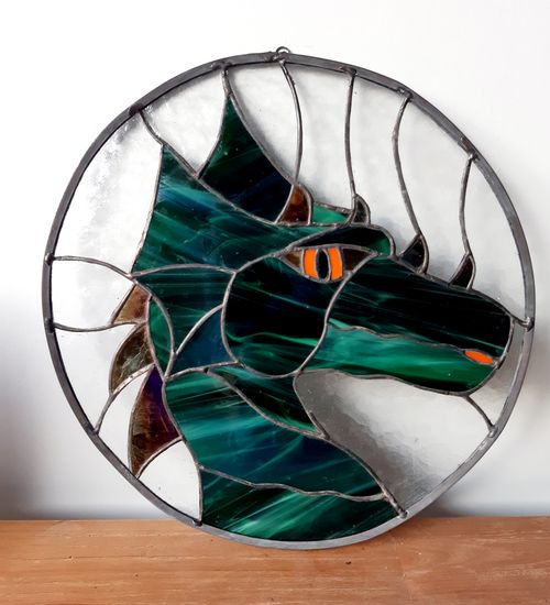 Een draak van glas in loods