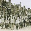 Bevrijdingsoptocht van 15 april 1945 in Heerenveen met spelers van Ajax, Heerenveen, DWS, Blauw-Wit en De Volewijckers