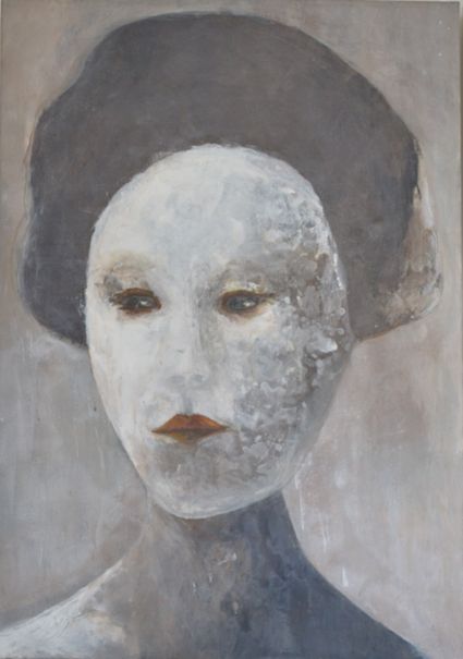 Kunstportret Geisha, tentoongesteld in Woerden, Groene Hart. Schilderij met een gestileerd vrouwengezicht in zachte grijs- en wittinten, donkere haardracht en een verstilde, artistieke uitstraling.