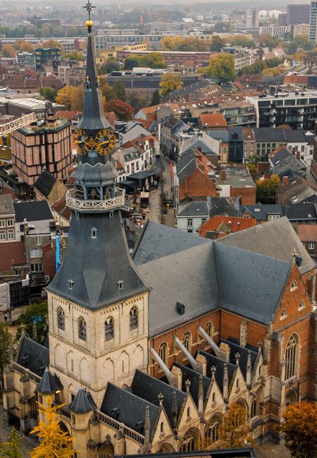 Hasselt luchtfoto gebouwen kerktoren