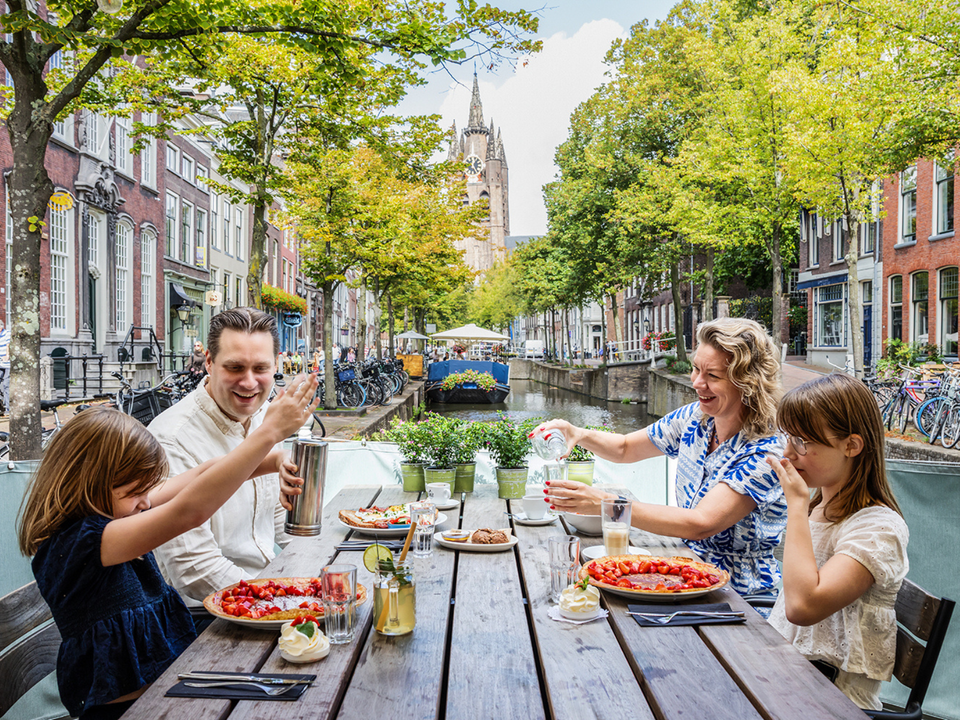 Pannenkoeken eten in Delft gezin