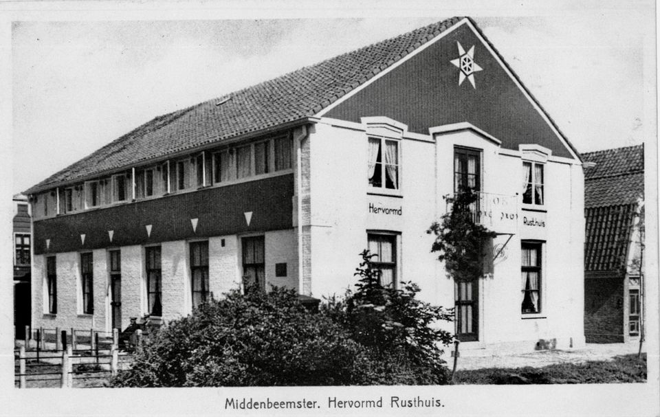 Zwart-wit foto hervormd rusthuis in Middenbeemster