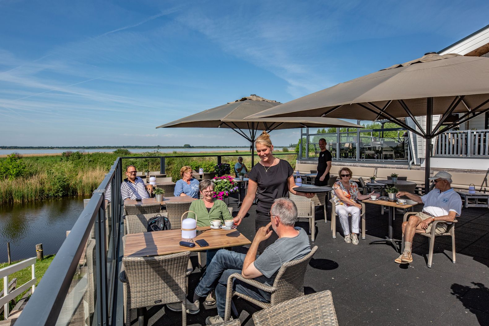 Strandpaviljoen de Leine terras