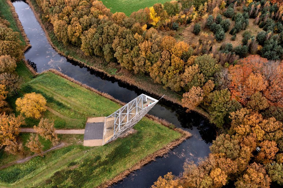 Een luchtfoto van de Pompejustoren bij Fort De Roovere in Bergen op Zoom.