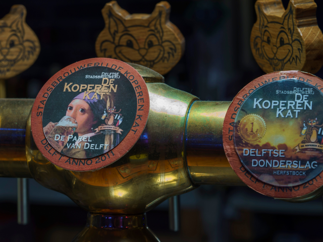 Delftse biertap met Meisje met de Parel bier bij café en bierbrouwerij de Koperen Kat