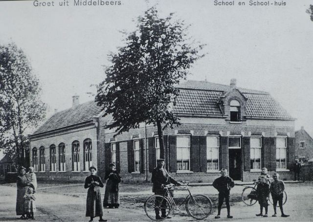 oude foto schoolmeesterswoning in Middelbeers