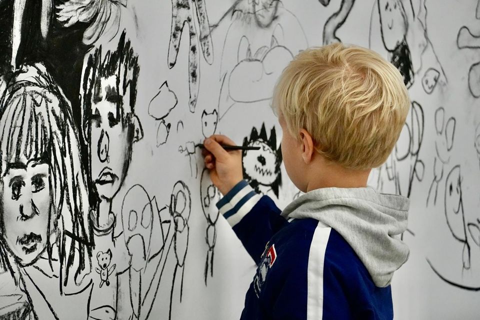 Deeper UnderGROÛND xxl houtskooltekening