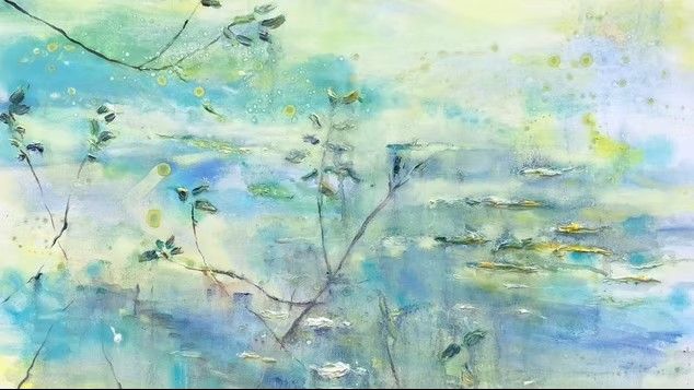 Natuurlandschap met takken met bloemknoppen. Het schilderij is in licht blauwe, licht groene en gele kleuren geschilderd.