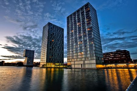 Side by Side langs het Weerwater in Almere Centrum