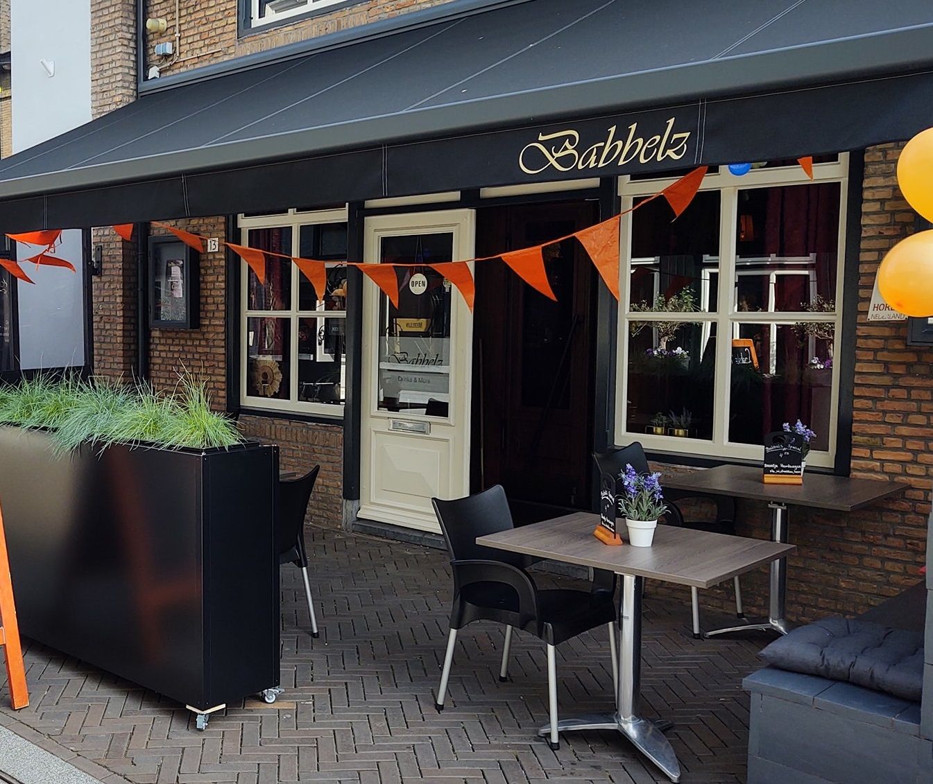 Gezellig terras van café Babbelz