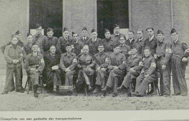 Groepsfoto met militairen in Den Bosch