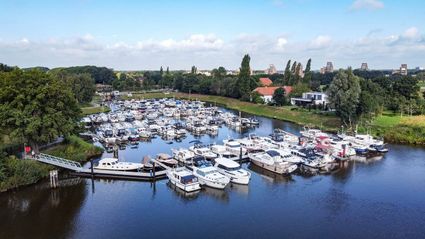De jachthaven van bovenaf