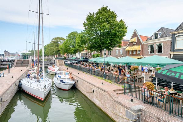Terras aan de Groote Zeesluis in Muiden