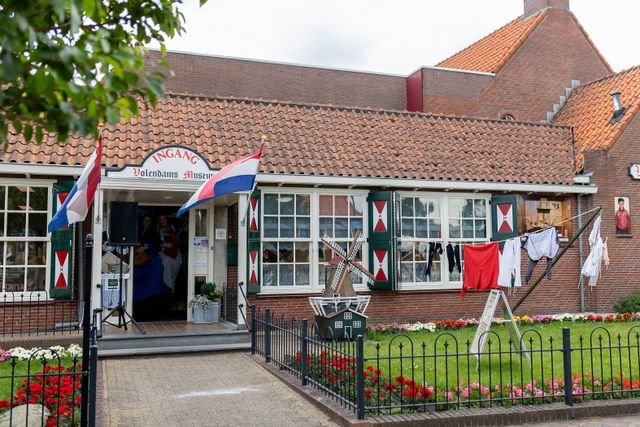 De buitenkant van het Volendams museum