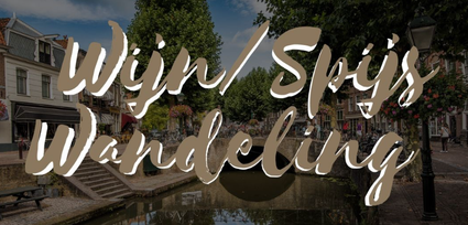 Historische binnenstad Oudewater, Groene Hart, provincie Utrecht, gracht met stenen brug, bomen en horecagelegenheden langs het water tijdens de Wijn Spijs Wandeling met karakteristieke gevels en terrassen in het centrum.