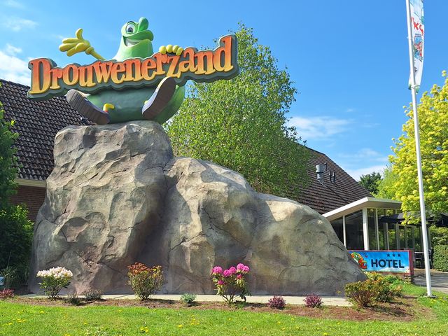 Drouwenerzand Hotel heeft zowel 2 persoons luxe hotelkamers als 5 persoons familiekamers in thema, gegarandeerd een onvergetelijk verblijf!