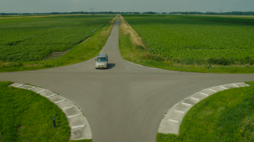 Twee filmstills en een poster van Fleur Nonnekes.