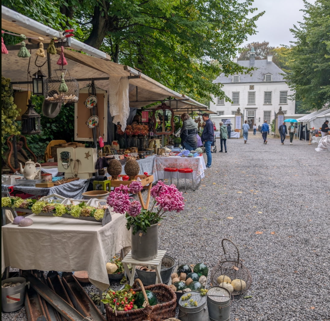 De kraampjes bij Landgoedfair Het Witte Kasteel in Loon op Zand