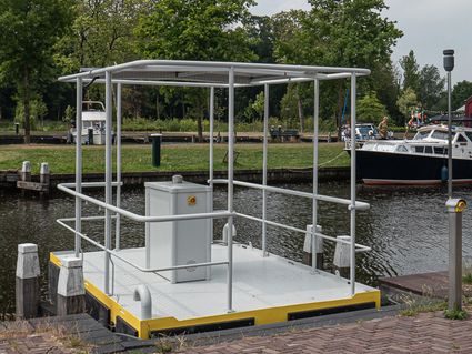 Het veer in de jachthaven
