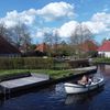 Heerlijk op het water de prachtige omgeving van Bungalowpark It Wiid verkennen