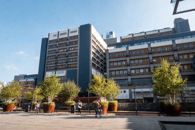 Foto voorkant LUMC gebouw
