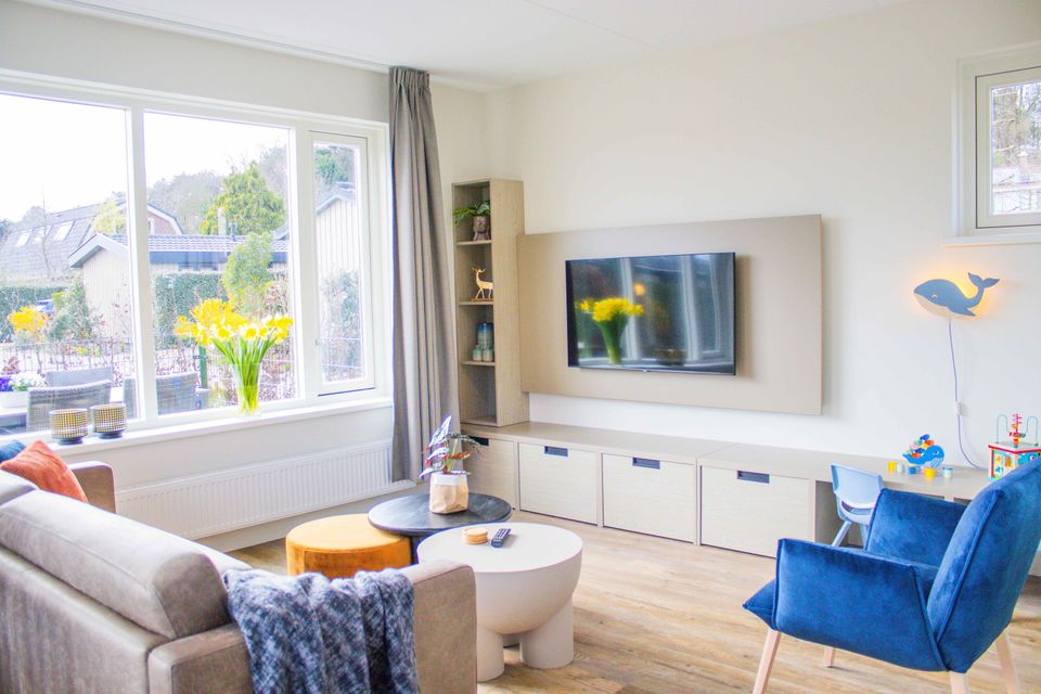 Het thema oceaan is volledig doorgevoerd in de Kids bungalow, met mooie blauw tinten. In de woonkamer is ook een speelhoekje voor de kinderen.