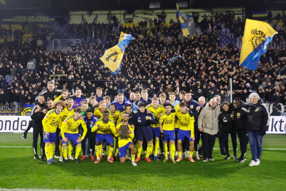 LEEUWARDEN, 03-03-2026 , Kooi Stadion , Keukenkampioen divisie , seizoen 2025 - 2026 , SC Cambuur - Almere City FC, Cambuur viert het periode kampioenschap