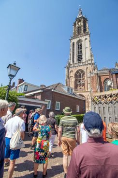 Met De Blauwe Bever Naar Het Oude Stadscentrem Van Rhenen Op De Heuvelrug