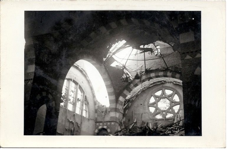 Interieur Bartholomeuskerk in november 1944